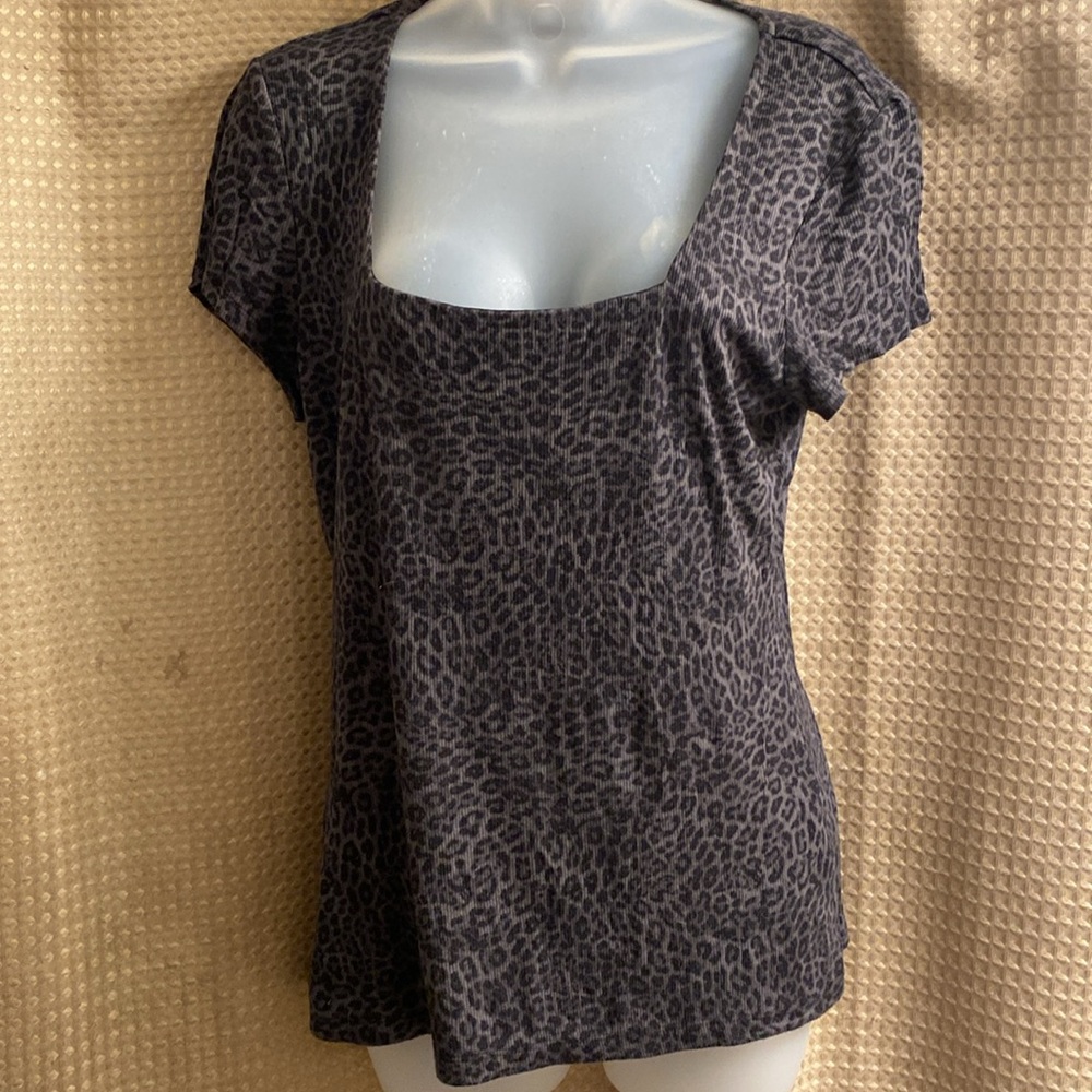 FINAL SALE INC International Concepts Short Sleeved grey leopard print top